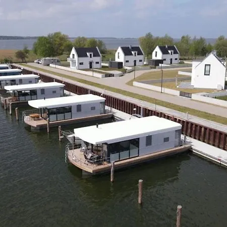 Bådhotel Houseboat In Peenemuende