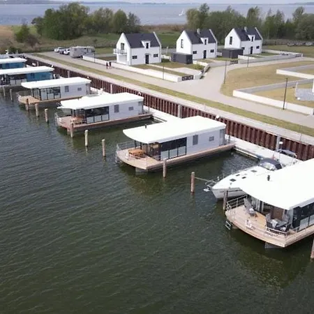 Houseboat In Peenemuende Bådhotel *